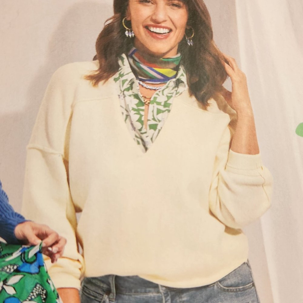 CAbi Easy Pullover off-white sweater size small NWT Spring 2022